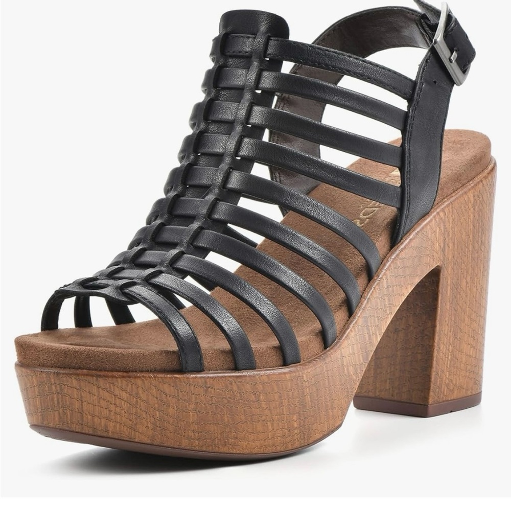 White Mountain Astonish Strappy Clogs